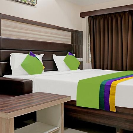 Treebo Trend Jsn Grand Hotel Vijayawāda Exterior foto