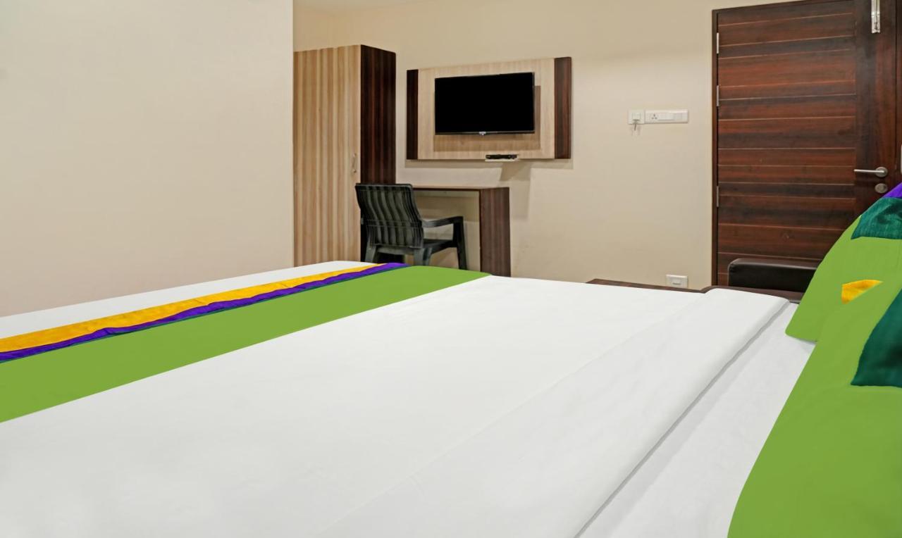 Treebo Trend Jsn Grand Hotel Vijayawāda Exterior foto