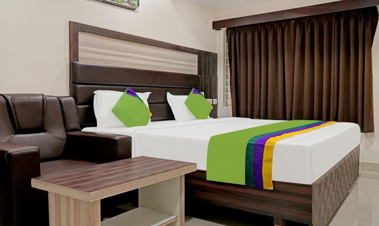 Treebo Trend Jsn Grand Hotel Vijayawāda Exterior foto