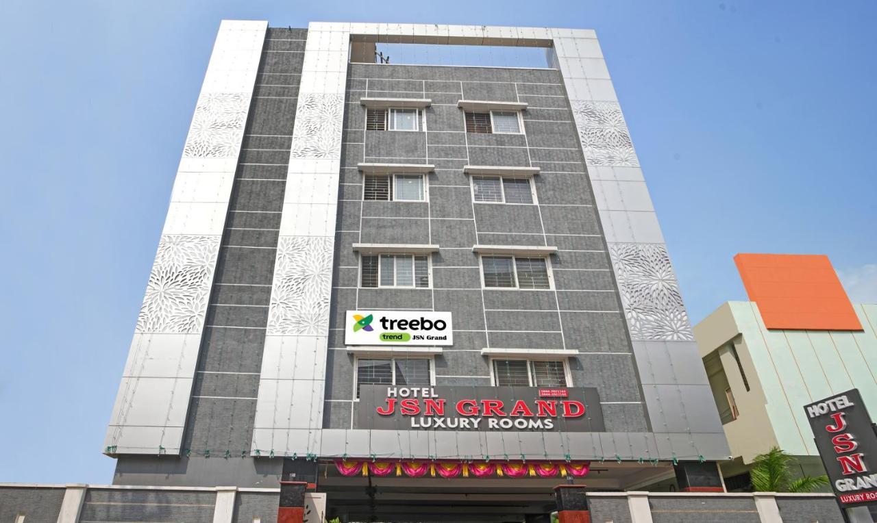Treebo Trend Jsn Grand Hotel Vijayawāda Exterior foto