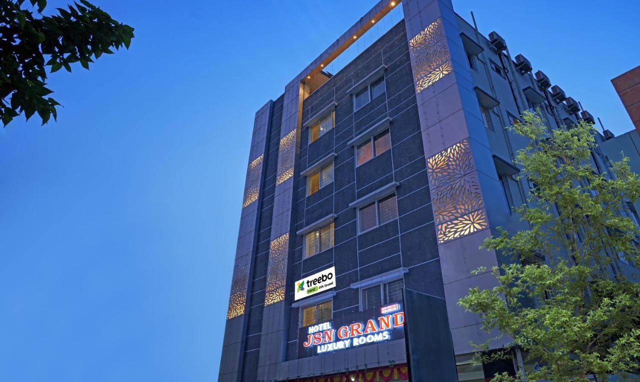 Treebo Trend Jsn Grand Hotel Vijayawāda Exterior foto