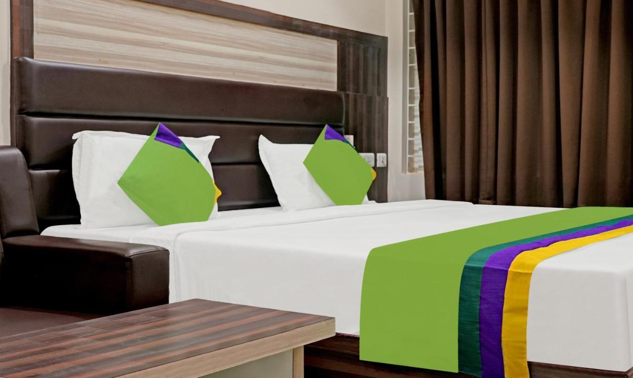 Treebo Trend Jsn Grand Hotel Vijayawāda Exterior foto