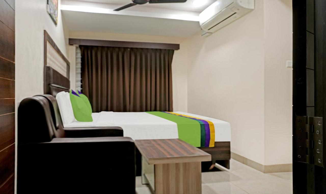 Treebo Trend Jsn Grand Hotel Vijayawāda Exterior foto